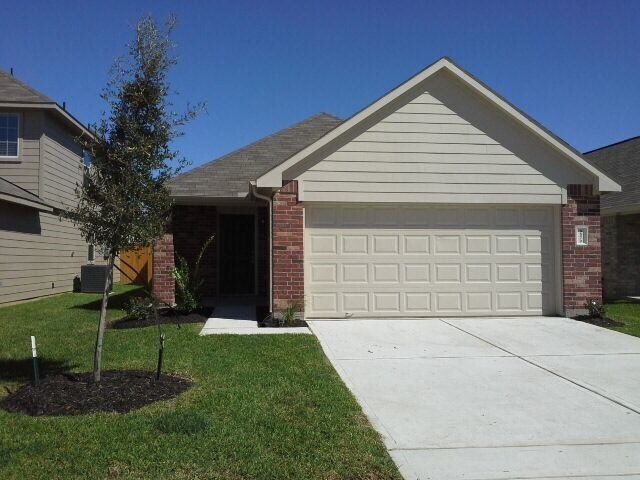5570 Latta Plantation Dr in Katy, TX - Building Photo