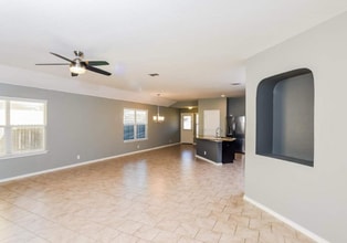 4816 Samsel Falls in San Antonio, TX - Building Photo - Building Photo