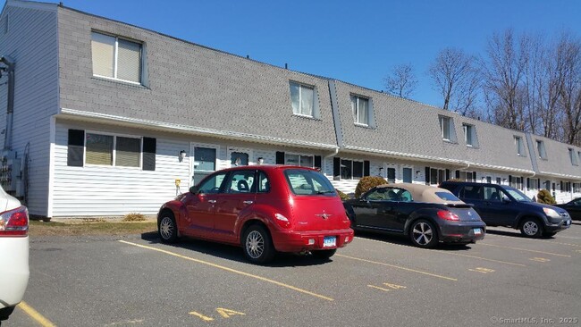 1568 Meriden Rd in Waterbury, CT - Building Photo - Building Photo