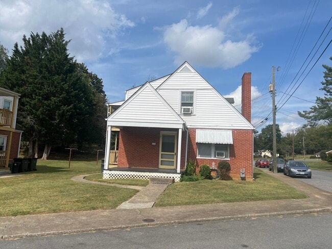 428 Benson St, Unit Number A in Staunton, VA - Building Photo - Building Photo