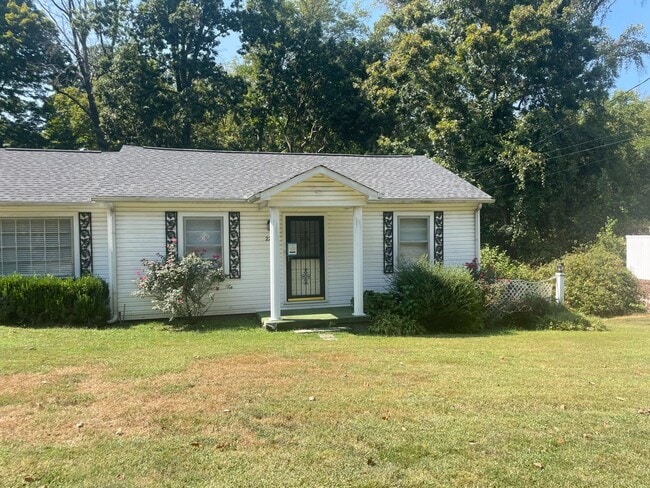 2208 Trenton Rd in Clarksville, TN - Building Photo - Building Photo