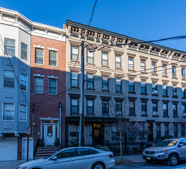 208 Willow Ave in Hoboken, NJ - Foto de edificio