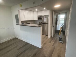 2350 NE 135th St in North Miami, FL - Building Photo - Building Photo