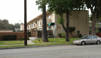 1009 N Raymond Ave in Pasadena, CA - Building Photo - Building Photo