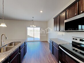 1102 Amberly Wy in Lebanon, TN - Foto de edificio - Building Photo