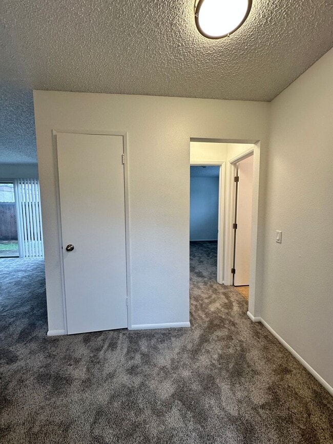 2695 N Canal St in Orange, CA - Foto de edificio - Building Photo