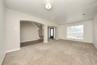 1802 Whispering Forest Dr in Houston, TX - Building Photo - Building Photo