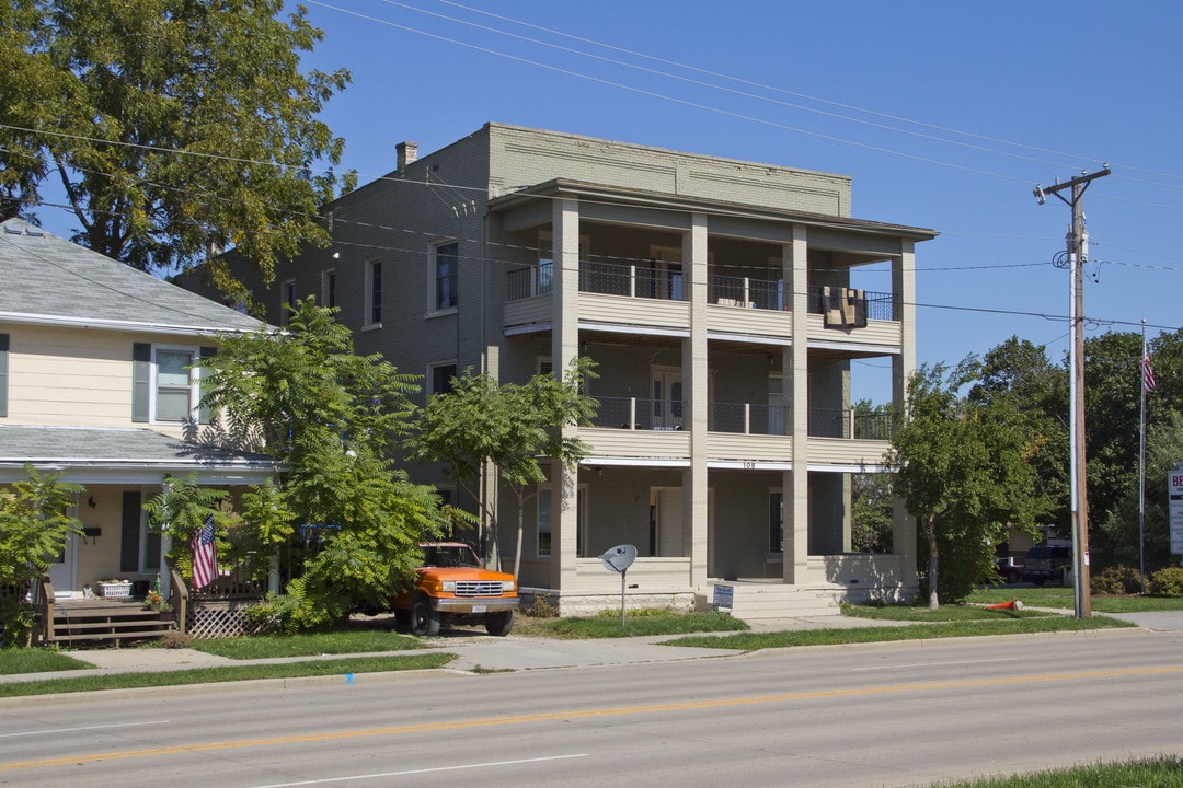 108 N Main St in Edgerton, WI - Foto de edificio