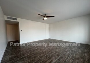 3701 W Keim Dr in Phoenix, AZ - Foto de edificio - Building Photo