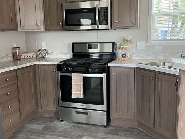 5161 Tokay Dr in Flint, MI - Building Photo - Building Photo
