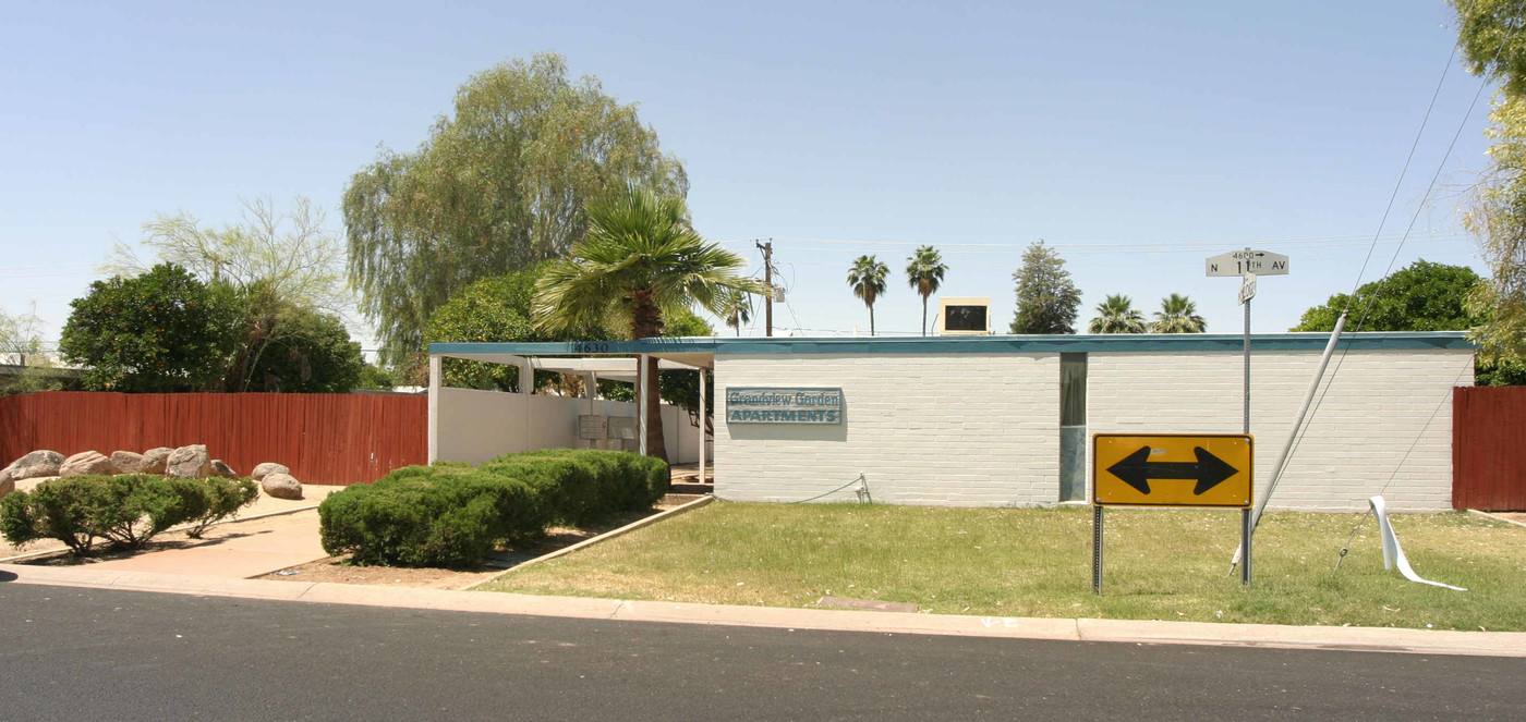 Grandview Apartments in Phoenix, AZ - Building Photo