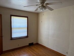 529 Olive Ct, Unit 2 in Loves Park, IL - Foto de edificio - Building Photo