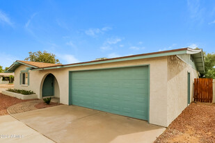 4402 W Cathy Cir in Glendale, AZ - Foto de edificio - Building Photo