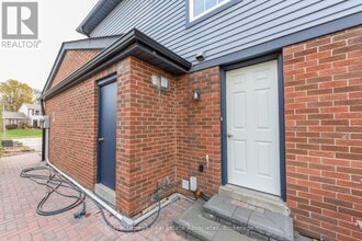 3162 Folkway Dr in Mississauga, ON - Building Photo - Building Photo