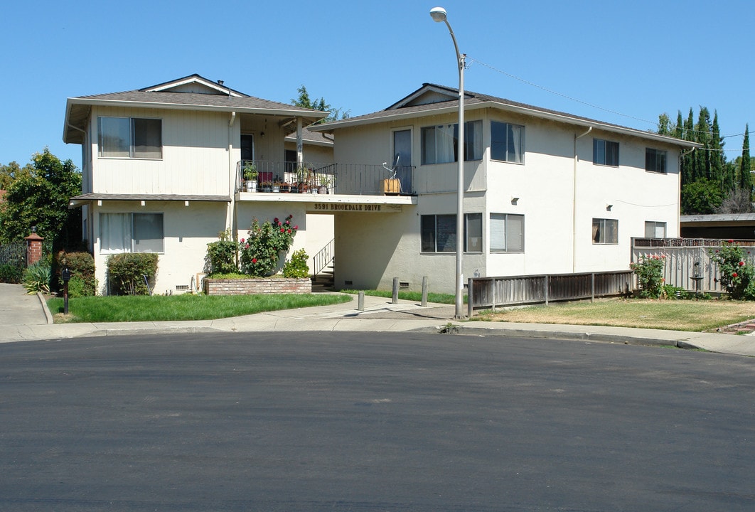 3591 Brookdale Dr in Santa Clara, CA - Building Photo