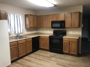 211 Woodley Rd in Leander, TX - Building Photo - Building Photo