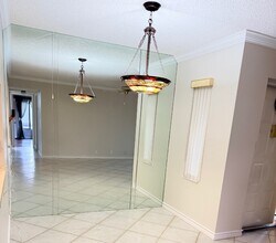 802 Sky Pine Way in Greenacres, FL - Foto de edificio - Building Photo