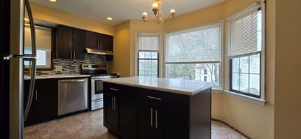 76 Renaissance Dr in Clifton, NJ - Building Photo - Building Photo