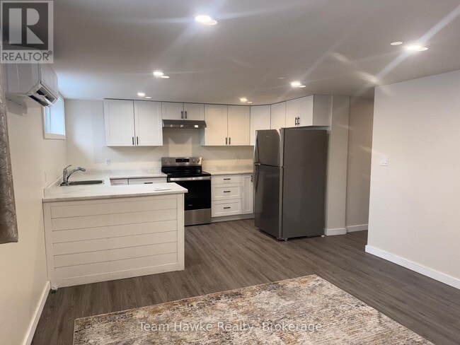 630 Bayview Dr in Midland, ON - Building Photo - Building Photo