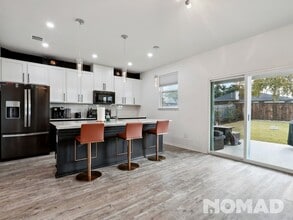 625 Weizenbock Ln in Austin, TX - Foto de edificio - Building Photo