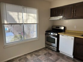 32 Chelsea Cir in Clementon, NJ - Building Photo