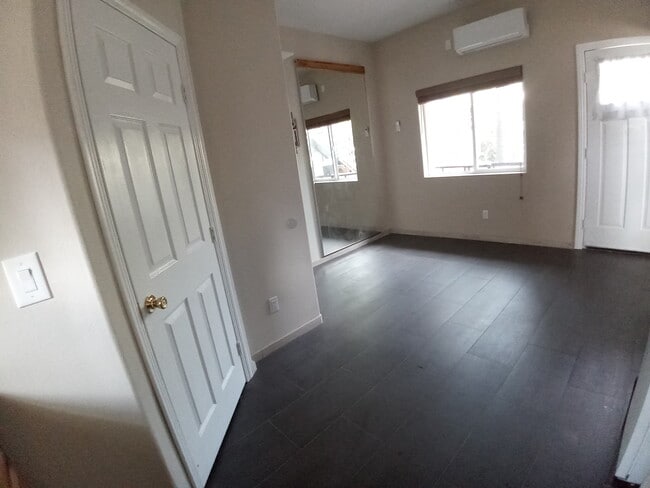 1921 Knoxville Ave, Unit 19211/2 in Long Beach, CA - Building Photo - Building Photo