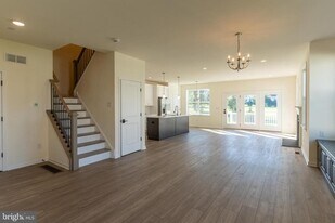48 Parry Wy in Ivyland, PA - Building Photo