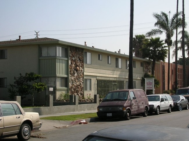 643 E 99th St in Inglewood, CA - Building Photo - Building Photo