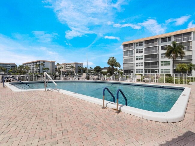 911 Gardenia Dr in Delray Beach, FL - Building Photo - Building Photo