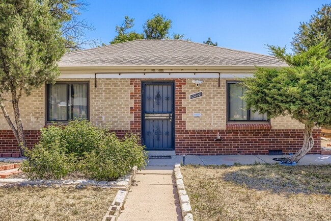 2220 Quebec St in Denver, CO - Building Photo - Building Photo