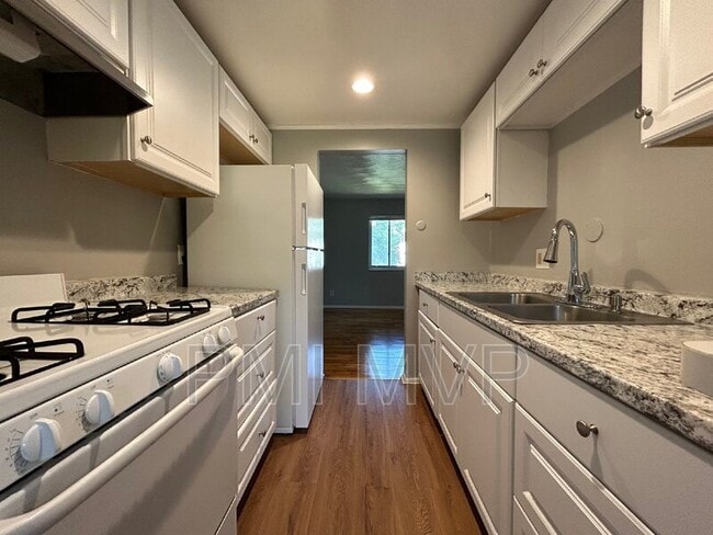 property at 3029 Rotunda Ct N