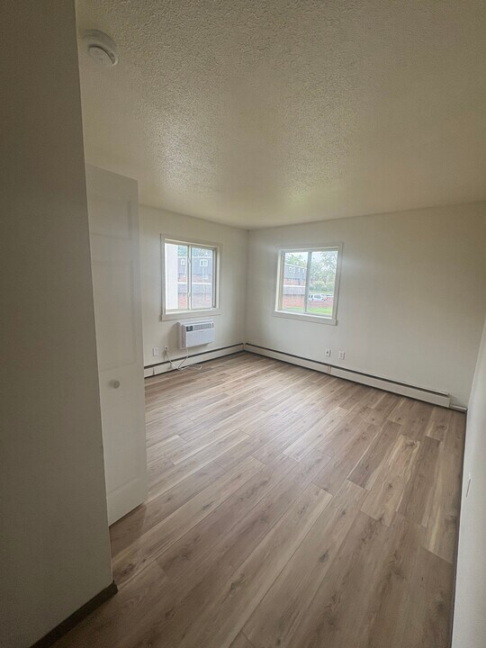 Meadow Ridge Apartments in Waterloo, IA - Building Photo