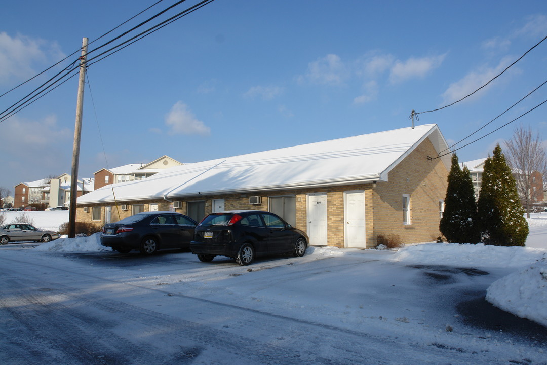 807-815 W Cherry Ln in State College, PA - Building Photo