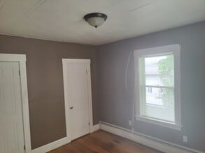 143 Charles St, Unit 2 in Fitchburg, MA - Building Photo - Building Photo