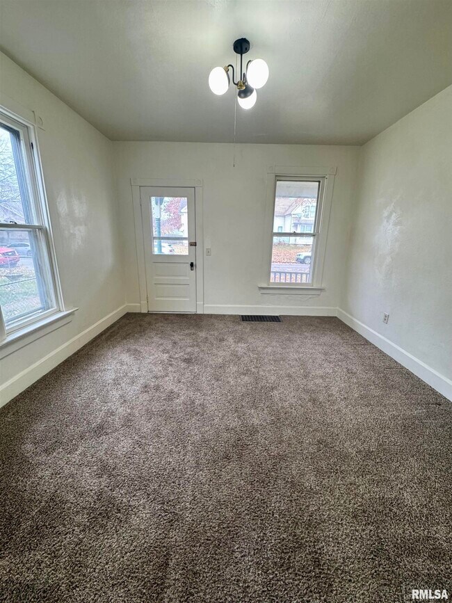 2325 McKinley Ave in Davenport, IA - Foto de edificio - Building Photo