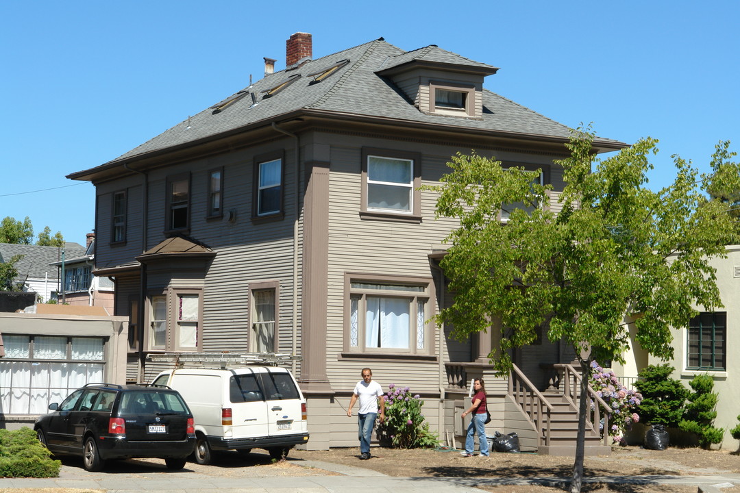 2906 Telegraph Ave in Berkeley, CA - Building Photo