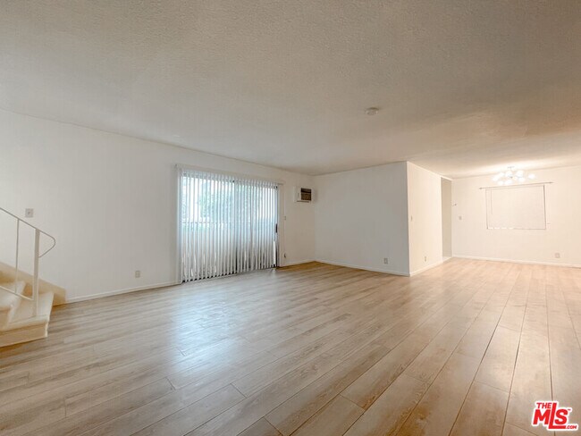 935 N Alfred St in Los Angeles, CA - Building Photo - Building Photo