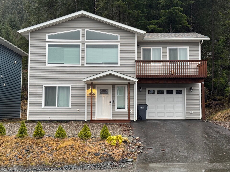 4505 Hillcrest Ave in Juneau, AK - Building Photo