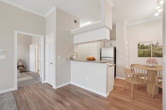 Crest Manor in Lewisville, TX - Building Photo - Building Photo