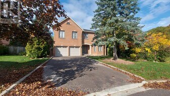 26 Hacienda Ct in Brampton, ON - Building Photo