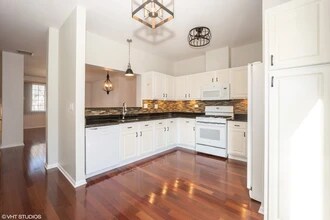 9445 Harrison St in Des Plaines, IL - Foto de edificio - Building Photo