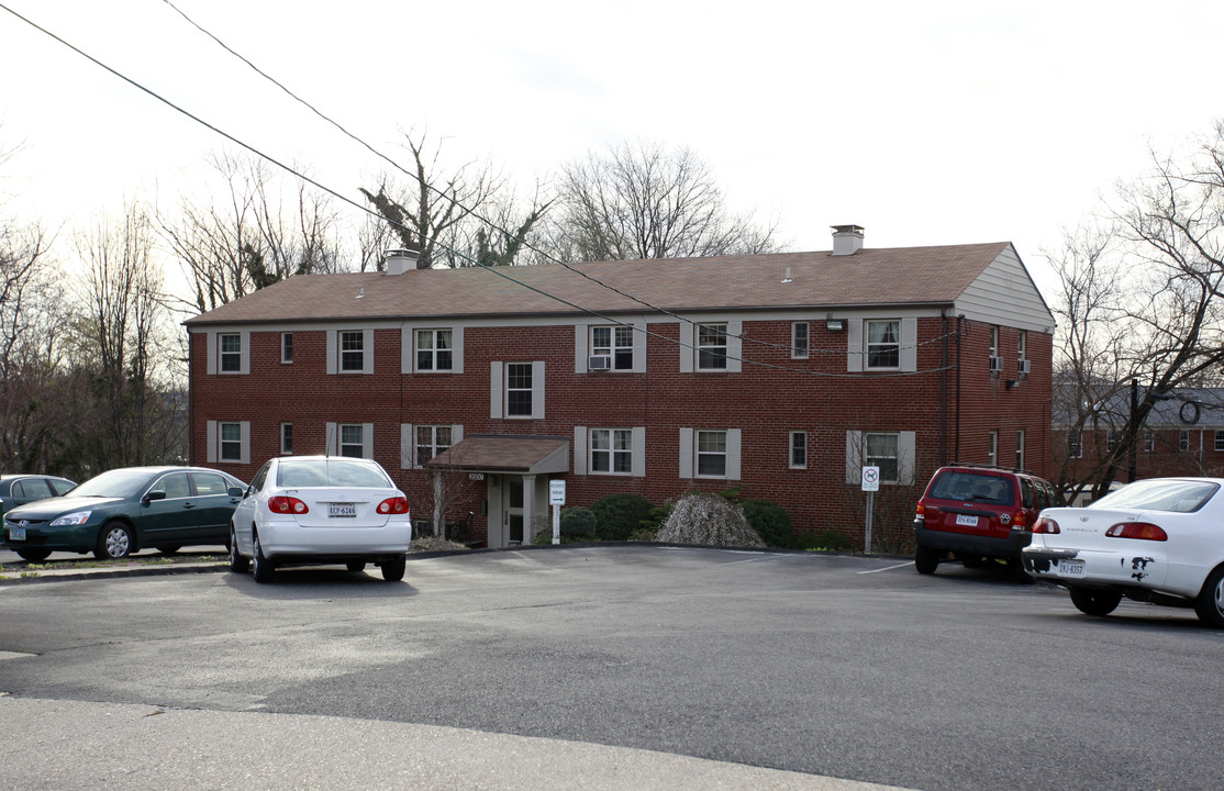 2000 4th St S in Arlington, VA - Building Photo