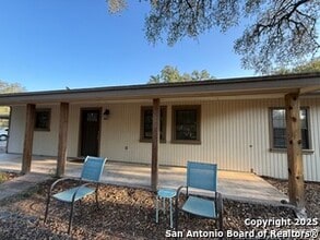 117 Big Oak Ln in La Vernia, TX - Building Photo - Building Photo