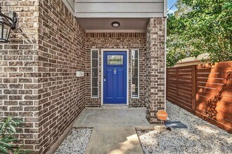 3925 Lowden St-Unit -B in Houston, TX - Building Photo - Building Photo