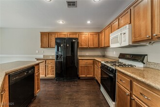 7854 Autumn Gate Ave in Las Vegas, NV - Foto de edificio - Building Photo
