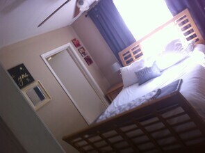 2108 Willow St, Unit B. in Harvey, LA - Foto de edificio - Building Photo