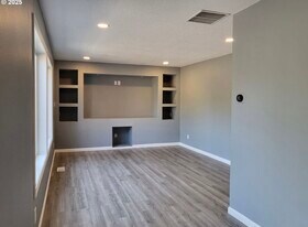 2114 SE 60th Ave in Hillsboro, OR - Building Photo