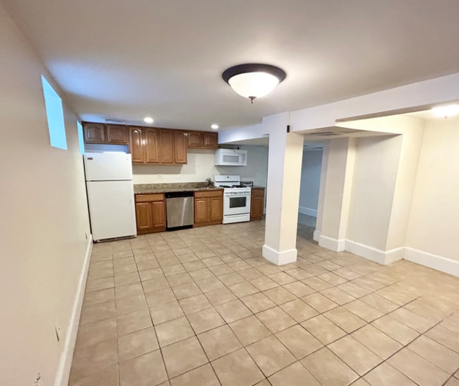 1568 Tremont St, Unit 1 in Boston, MA - Foto de edificio - Building Photo