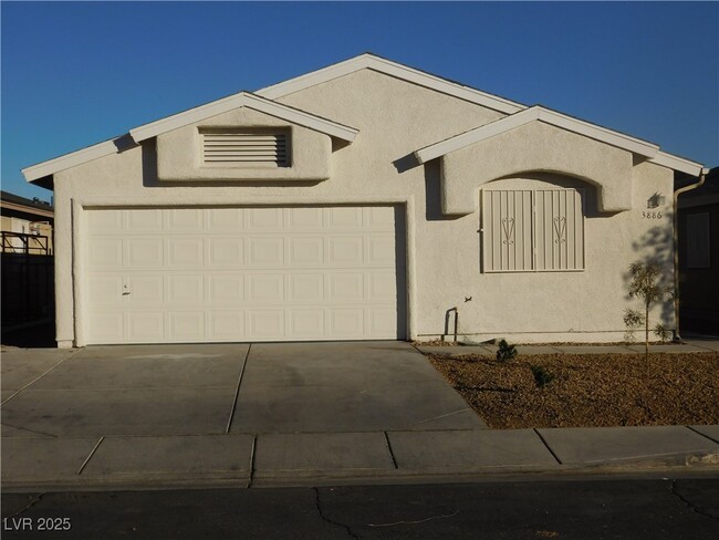 3886 Via Lucia Dr in Las Vegas, NV - Building Photo - Building Photo