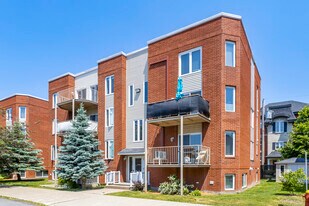5367 Milan in Brossard, QC - Building Photo